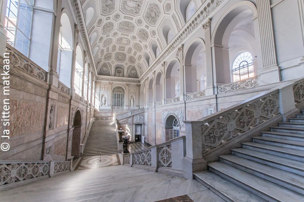 Napolin Kuninkaallinen palatsi