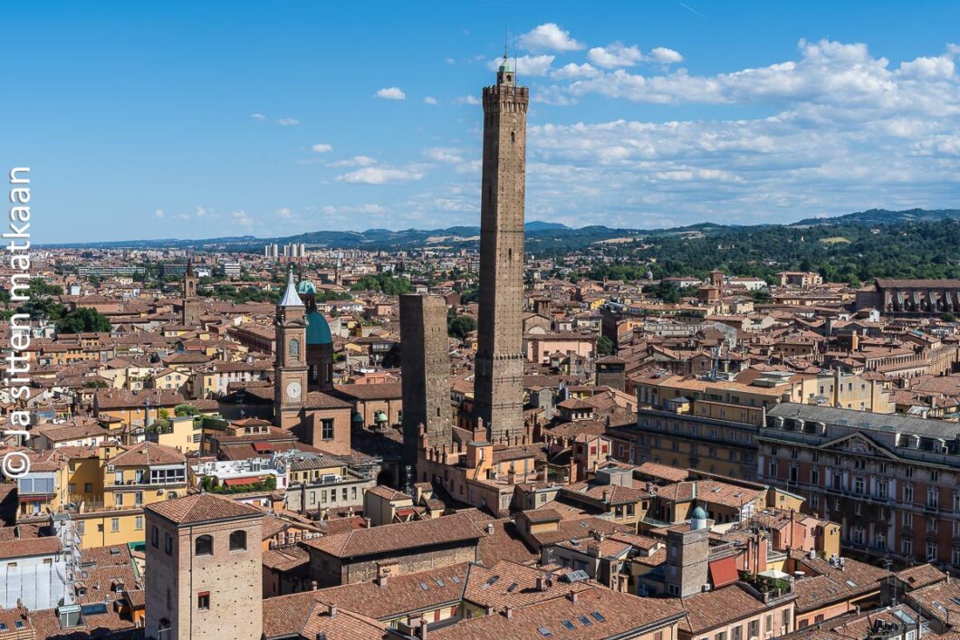 Bolognan Kaksi tornia