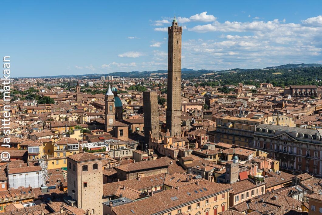 Bolognan kaksi tornia